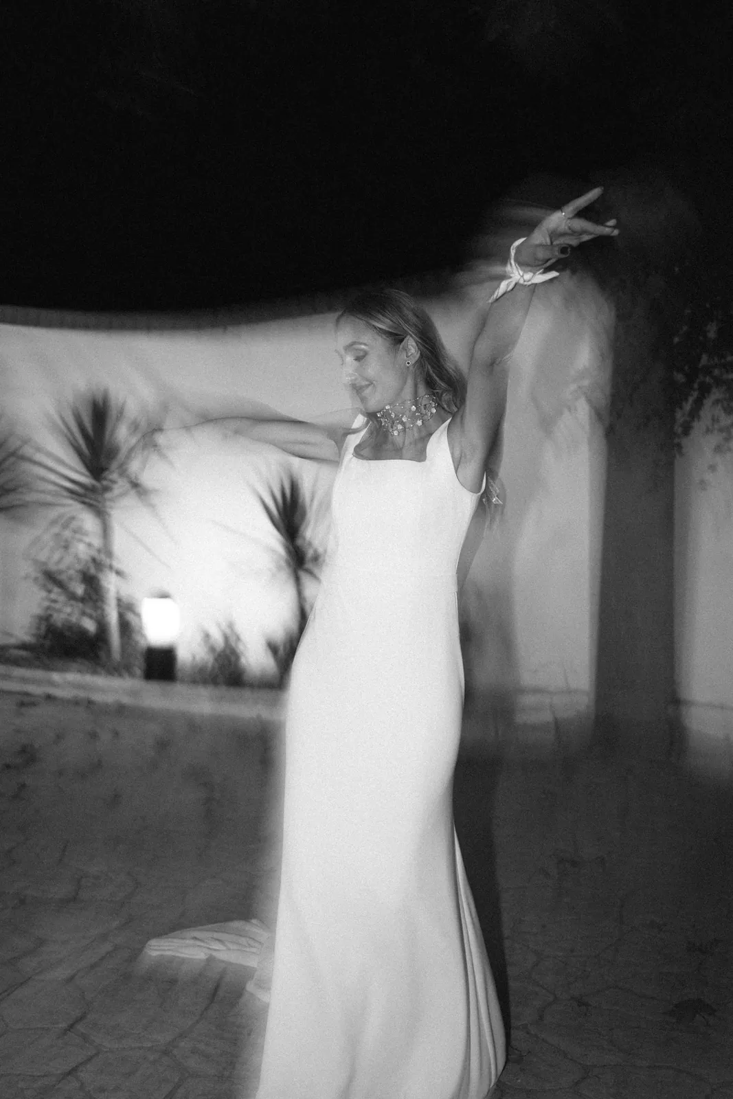 Novia bailando en la fiesta